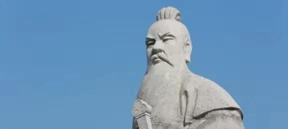 曹操这个人再坏，也没有杀汉献帝。他的儿子曹丕，也没有杀汉献帝，而是禅让完后，将其