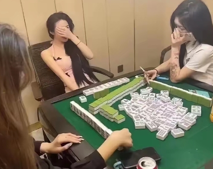 广西一已婚女子应男牌友邀约打麻将。凌晨2点，女子等另两名牌友离开后，说“累了”想