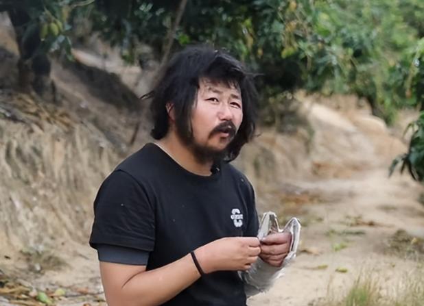没有要黑胡雷的意思！
只是站在客观的角度评价一下
胡雷这事，
确实令人很迷惑。