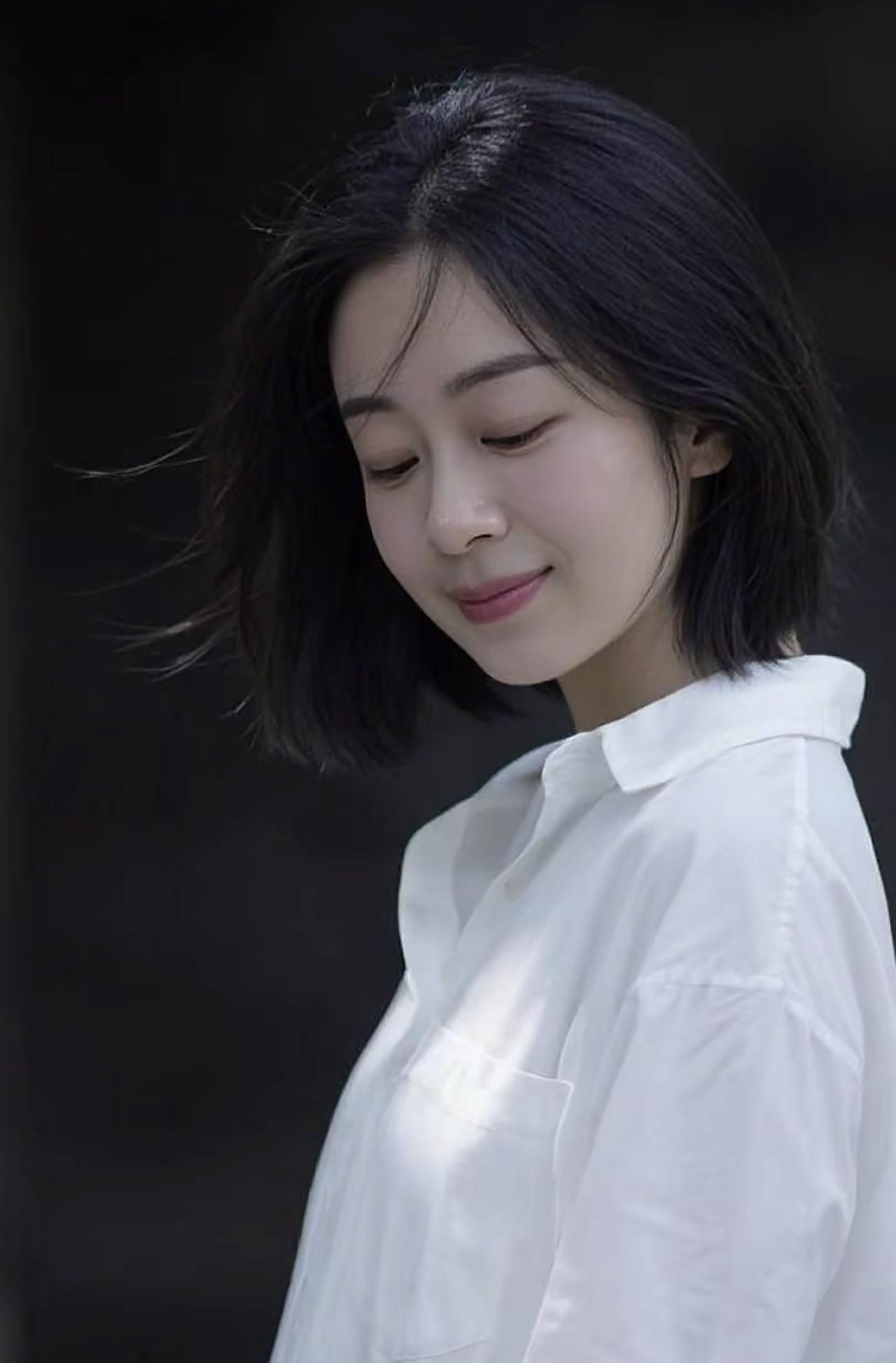 为什么越来越多的人，不爱生活，不爱这个世界了。
难道这个世界缺乏美好与温情？还是