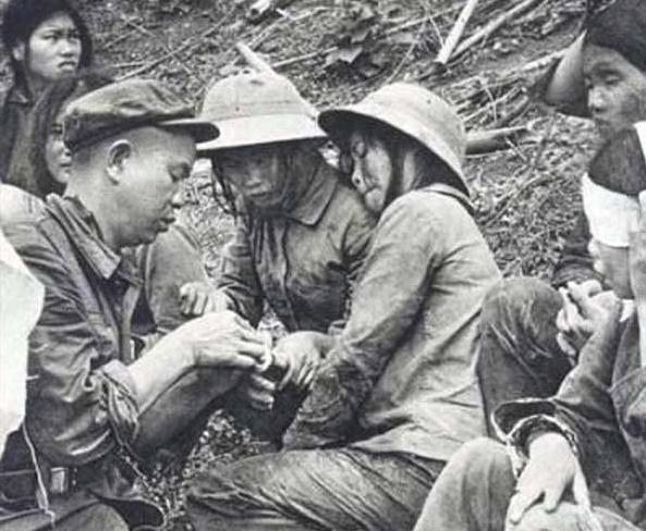 越南战争时，很多美军士兵在战场上没有老婆陪着，于是就找了越南当地的女子陪伴。结果