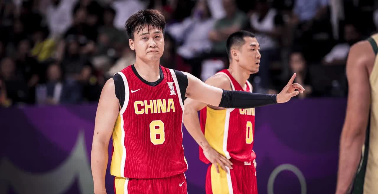 今晚中国男篮只输澳大利亚一分，创下了中国男篮近15年来最好的成绩，以前总觉得郭士