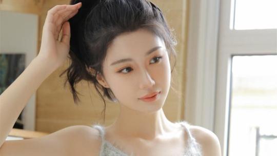 心如死灰后，我彻底放弃攻略回到原世界，当年的那个冷面人，却突然急疯了......