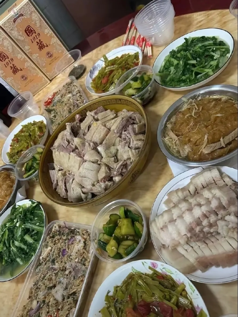 这是哪个地方的菜系？这些菜看起来非常的有食欲，属实不错，大家一起来猜一猜。