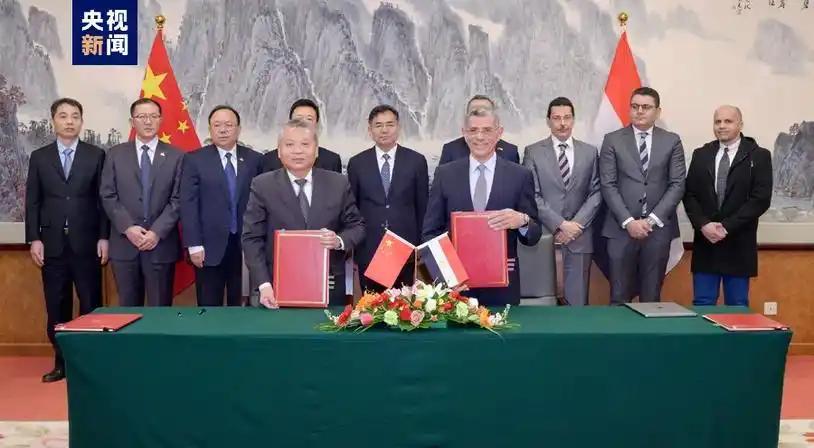 [微风]在伊朗和埃及之间，中国为什么选了埃及为突破口？因为伊朗这个国家不光反华，
