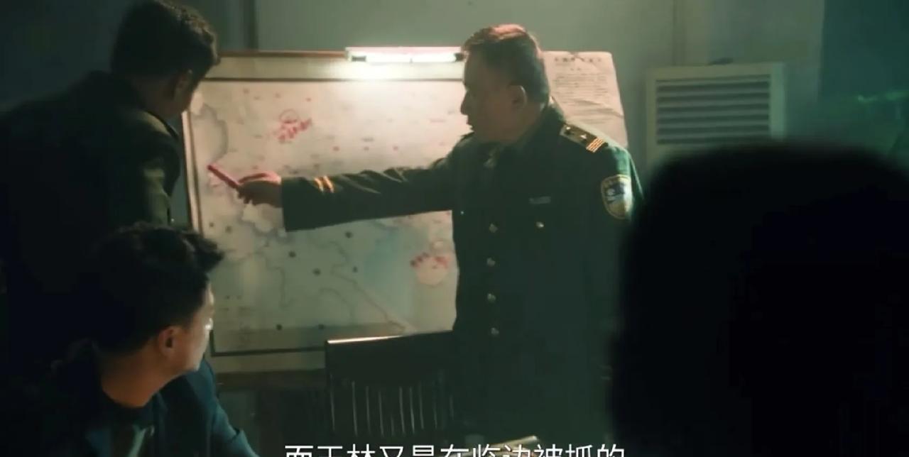 《扫毒风暴》
王林死了，卢少骅跑了，线索断了！赵振海召开紧急会议，在讨论卢少华是
