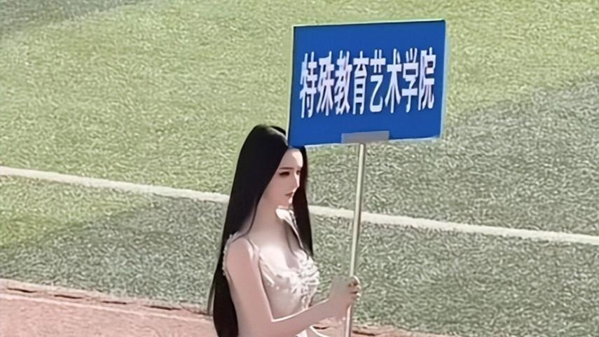 西安一女大学生长相太完美，被指不真实，校友力挺，高中照片曝光