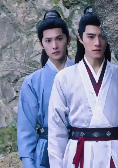 杨洋本想凭脸“上位”，却没想到，会被男二方逸伦截胡！ ​​​