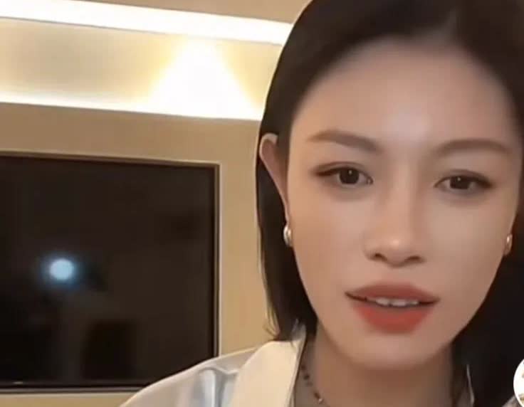 汪峰认识葛荟婕的时侯，
她才18岁，
但汪峰还是跟她生了孩子，
然后以葛荟