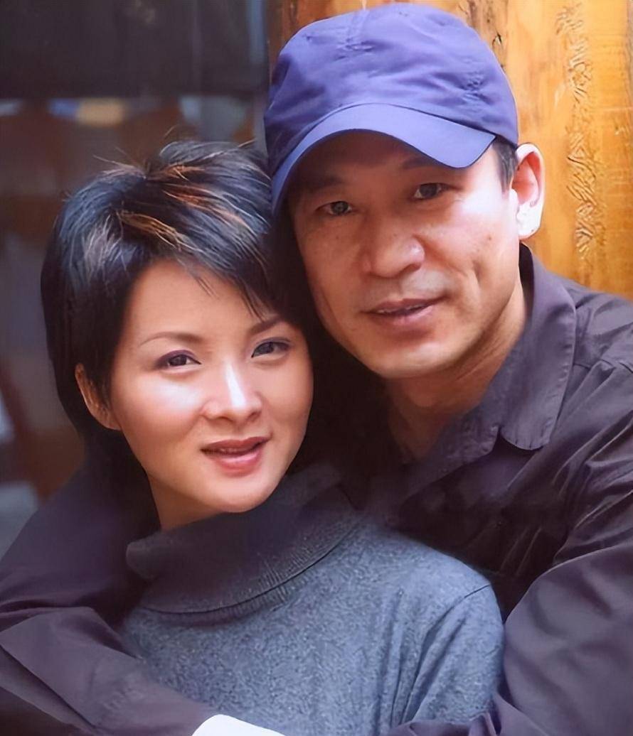 2000年，27岁的谢兰嫁给大自己11岁的师小红，两人约好了丁克，不要孩子，因为