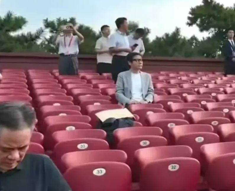 我有种预感，雷军又要火了！

这次不是因为小米出新产品了，而是因为他出现在天安门