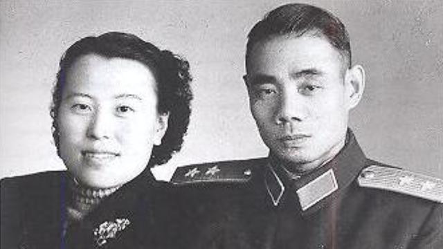 55年授衔，丈夫被授中将妻子嫌太低，丈夫发火：又不是为当官发财