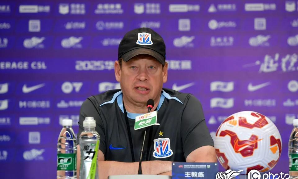 中超榜首大战，蓉城能否阻挡申花的连胜脚步？
成都蓉城vs上海申花
中超的榜首大战