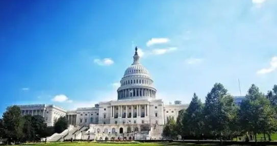 近百年来，美国真正头疼的对手就一个，那就是中国。

有人疑问，英国这个老牌强国不