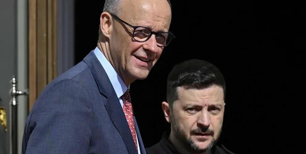 德国在自由落体，却不自知。
自从他们选出个家族史有着“光荣”二战背景的默尔茨，德