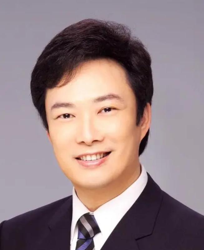一次，费玉清在日本女友家留宿，贴心的女友早早为他刚好洗澡水，结果他刚刚跨进浴缸，