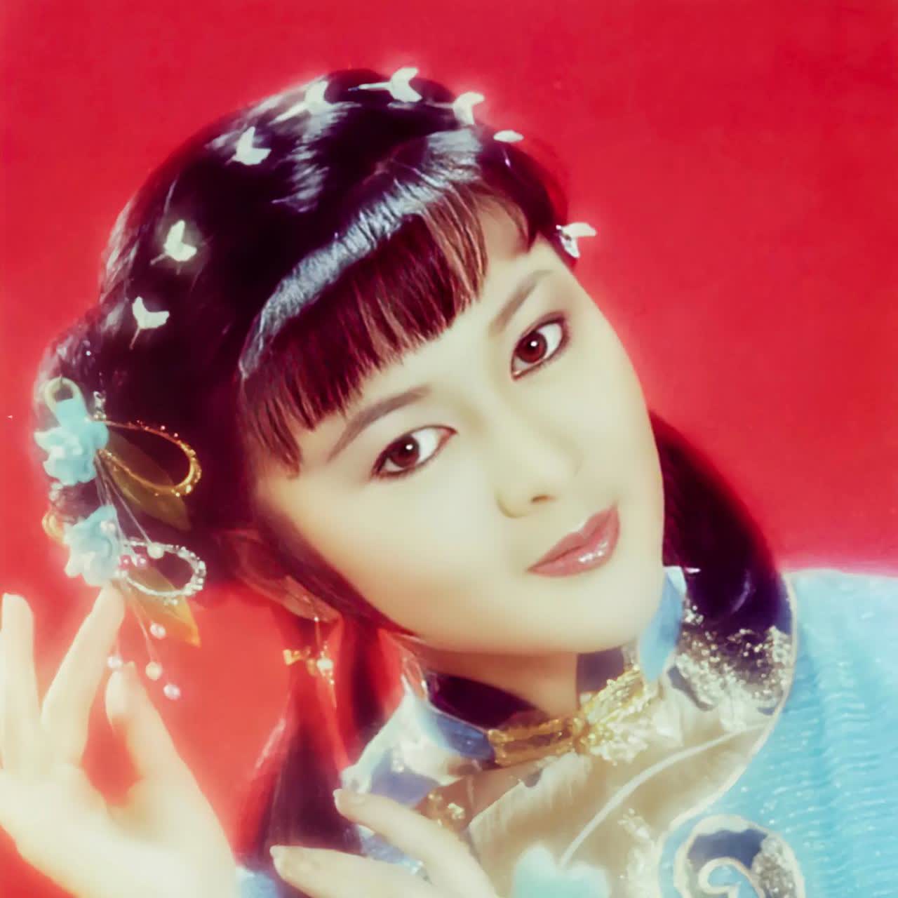 原来“关美人”出道这么早！还在亚视演过剧集，古装扮相超美！
关之琳80年代初期