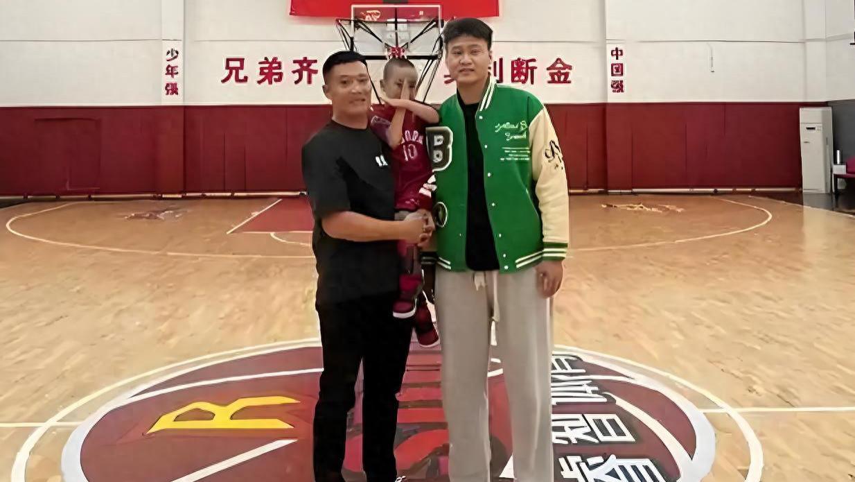 赵睿在东莞陪家人中秋