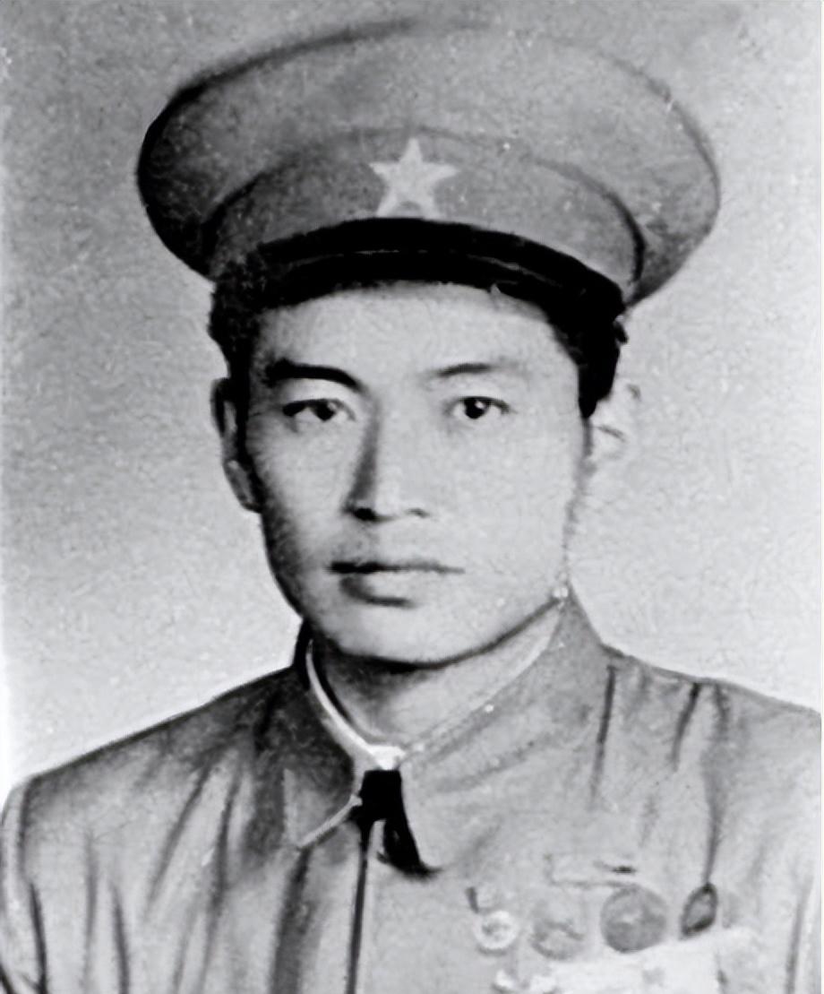 1949年渡江战役危机时刻，一个侦查员误入牛棚，发现一物后灵机一动，起了一个大胆