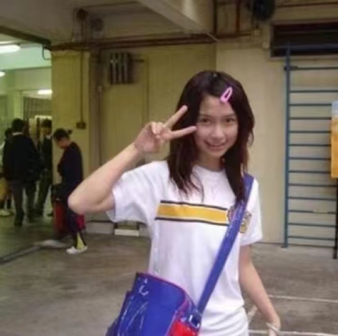 Angelababy13岁时长这样