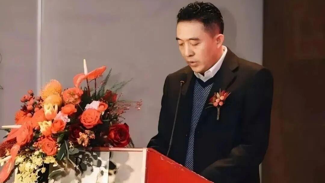 “铁轨上的迷失”：江苏南沿江城际铁路副总经理薛宇辰落马背后的权力反思