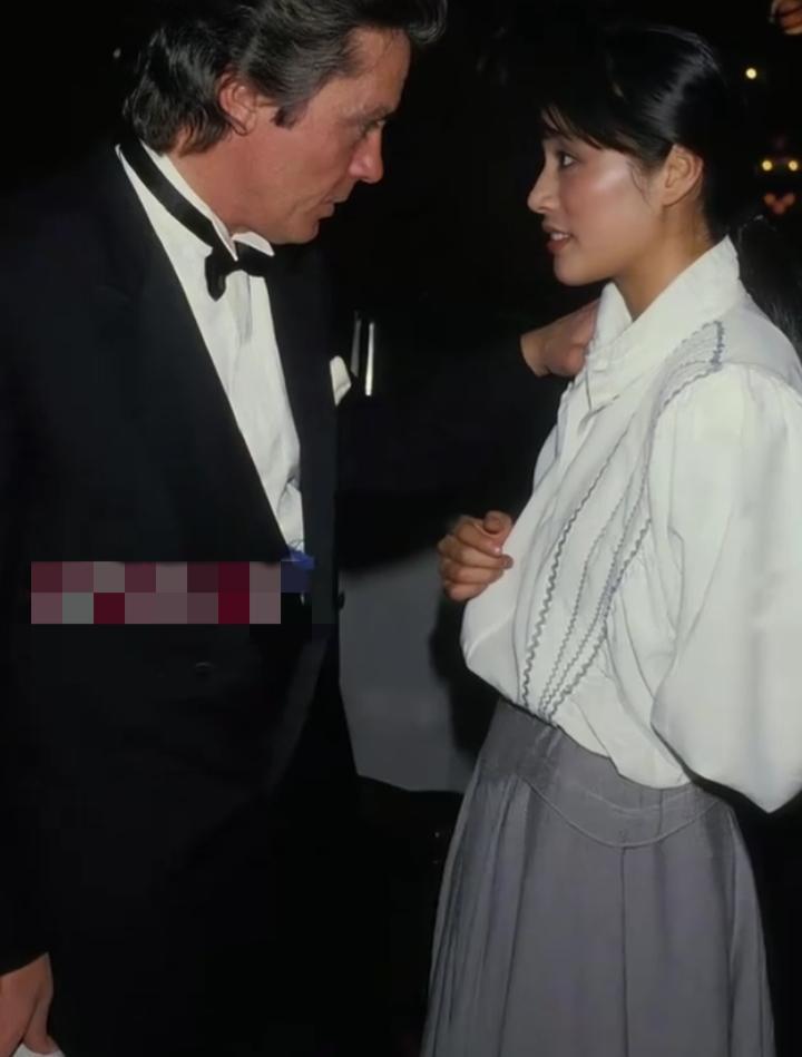 80年代，52岁的阿兰．德龙访华时对李凤绪的美貌赞不绝口