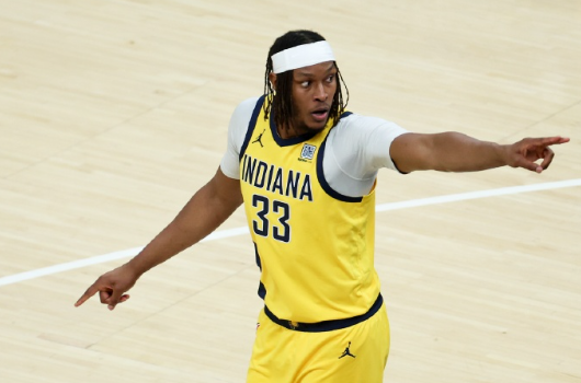 Jake Fischer报道，金州勇士队若想交易库明加，一个有趣的人选是雄鹿中锋