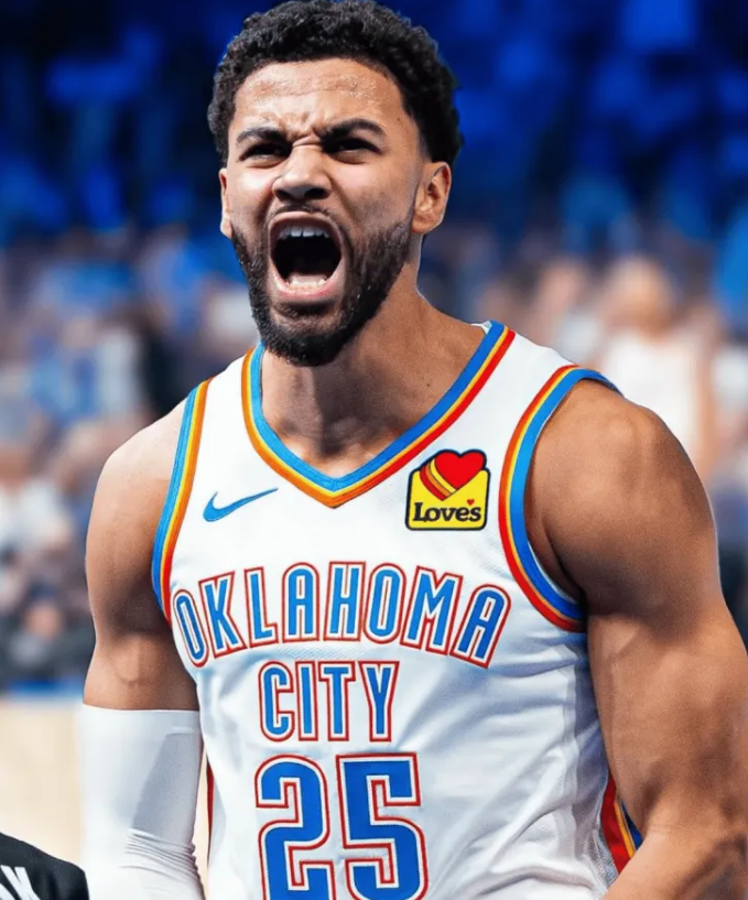 昨日NBA常规赛，雷霆111-91击败火箭。
雷霆球员阿杰伊-米切尔本场比赛替补