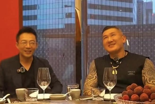 你们绝对想不到！昨晚汪小菲在上海麻六记设宴接待台湾网红馆长，全程高能输出！
这哥