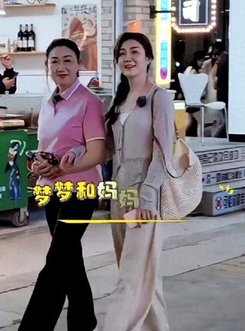 陈梦的妈妈估计难受死了

不是因为陈梦不给钱

也不是没找老伴，而是61了，还有