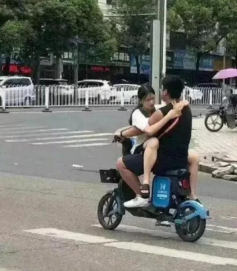 有房有车有什么用？人家有老婆。
