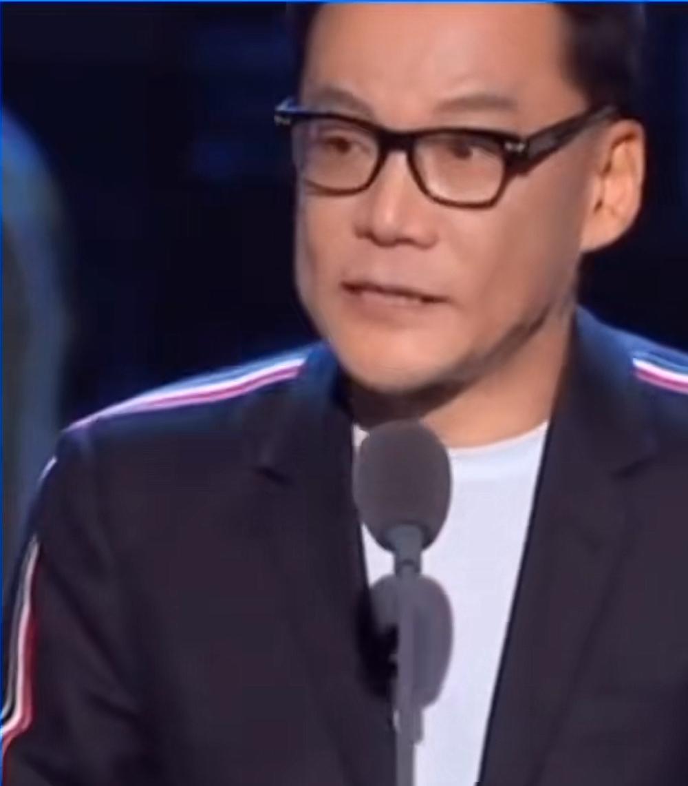 李国 庆，这次真是有点冲动了。一把年纪了，谈谈恋爱就好了，真没必要非得结婚。他现