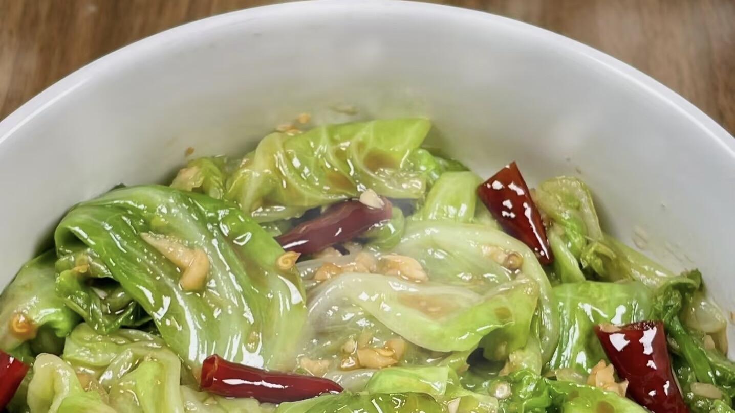 这包菜居然比肉还香？脆嫩入味一口上头，快来看看咋做的！