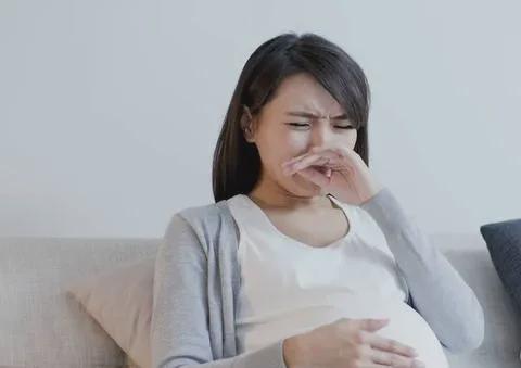 江苏南京，男子身患癌症，怕自己死后妻子。妻子怀孕了，五个月，肚子大了，看得见，摸