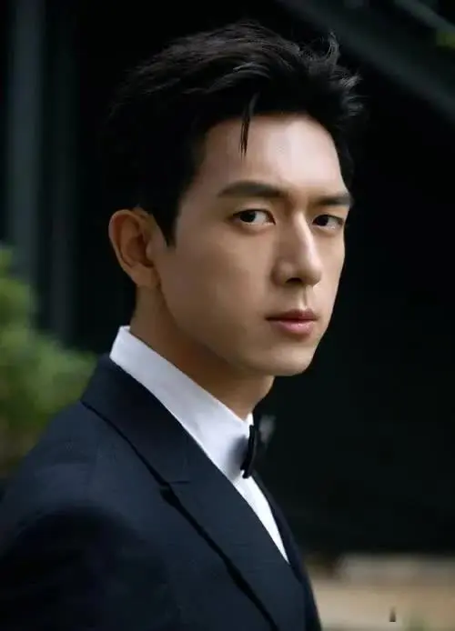 邓伦与李现，这两位当今娱乐圈中的出众男星