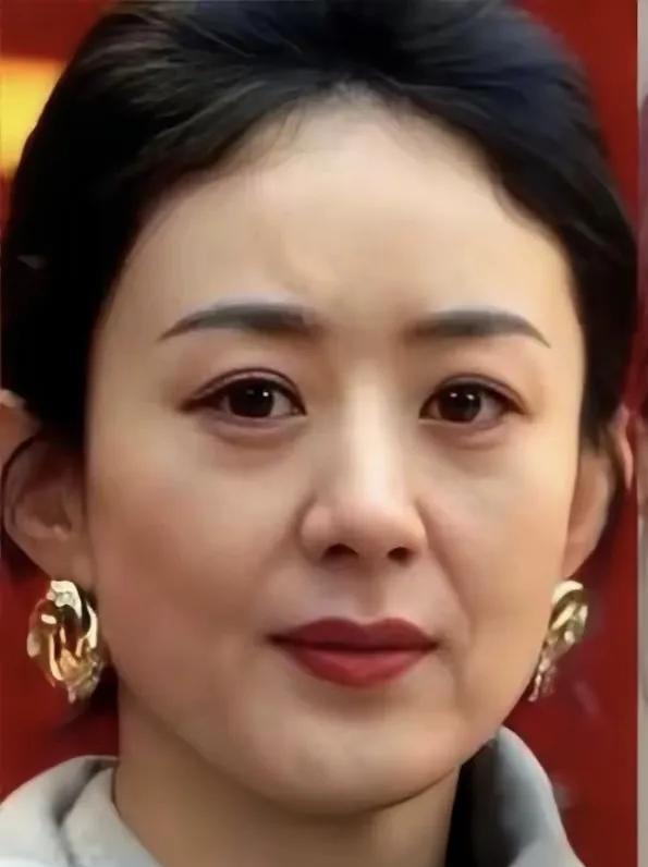 赵丽颖都40+了，真人和小区那些大妈没两样，网上那些都是精修图而已，真那么美林更