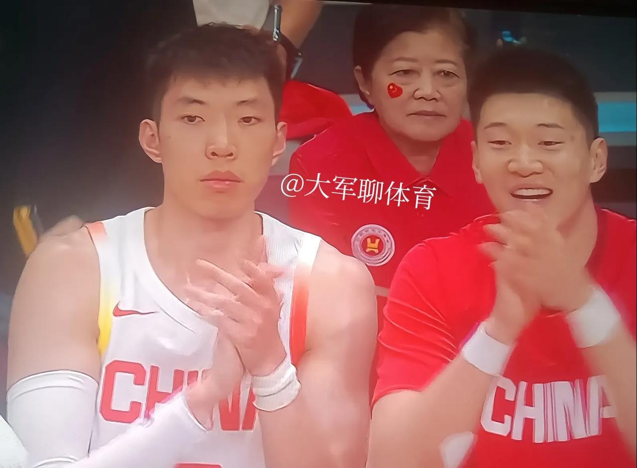 半场53比43，男篮亚洲杯首场比赛，中国男篮暂时领先沙特阿拉伯男篮。
本场比赛，
