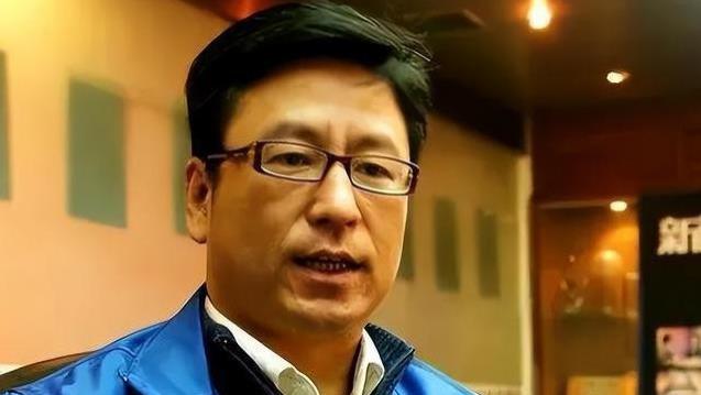 没想到，56岁的白岩松，会因两会上的这一提议，实现“口碑暴增”