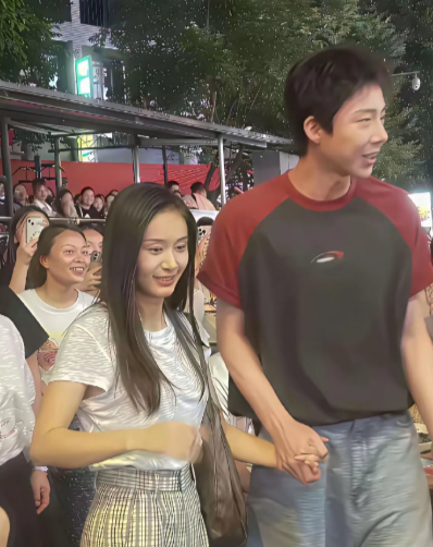 我敢说，他俩主演的戏肯定也很多人喜欢看！ ​​​