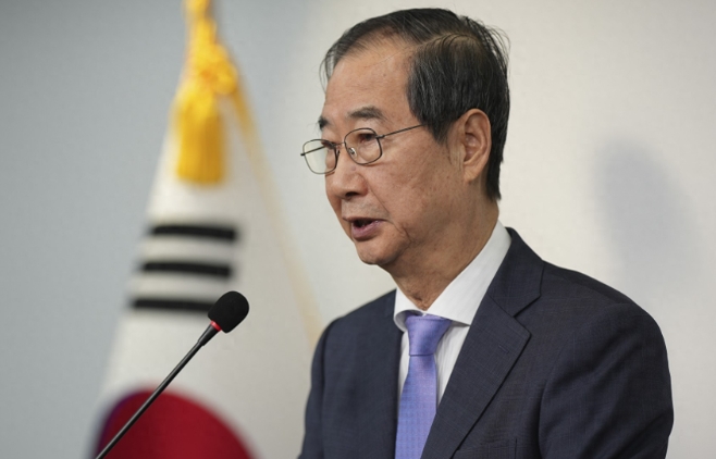 韩国代理总统韩德洙21日表示：“24日晚9时，美国时间上午8时，副总理兼企划财政