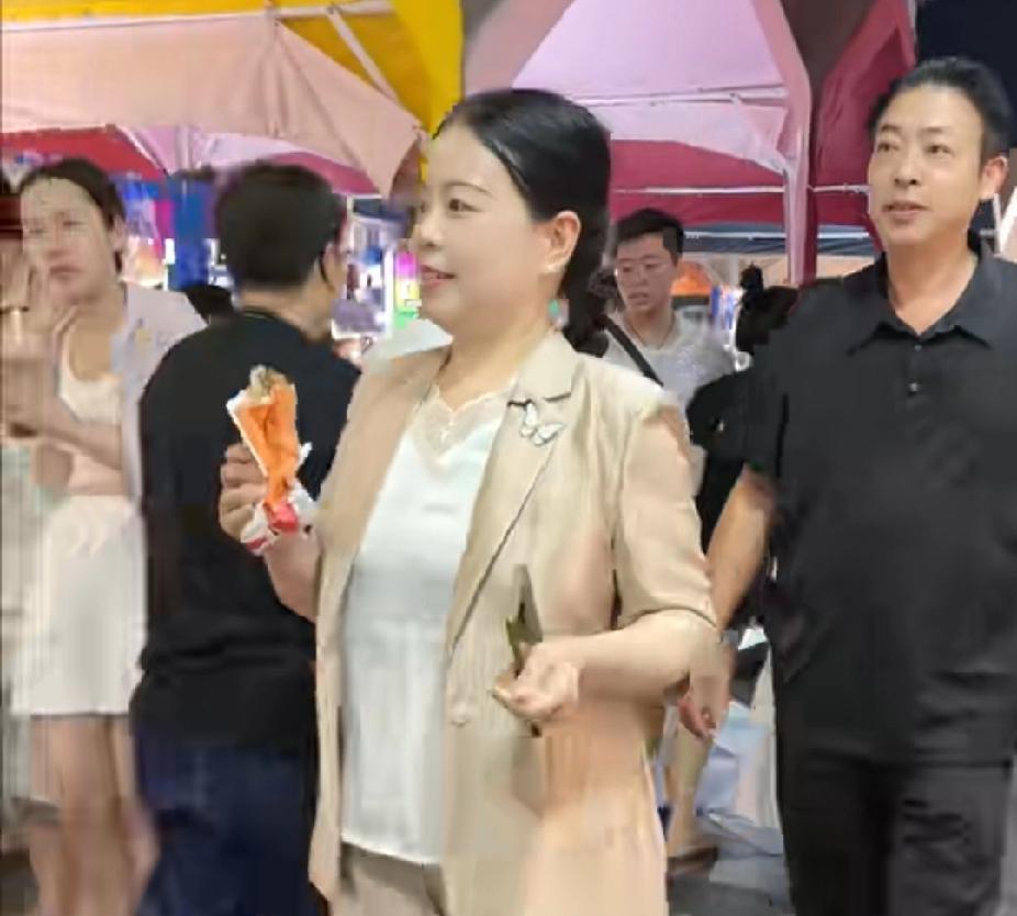 二八新动态：离开会还有几天，希望好好在家把伤养好
柴桑大姐今天直播时讲述：据说某