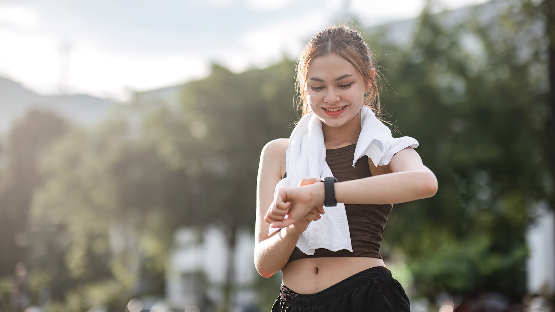 从平庸到惊艳，2025年智能手表大比拼这两款必入款，实测超实用