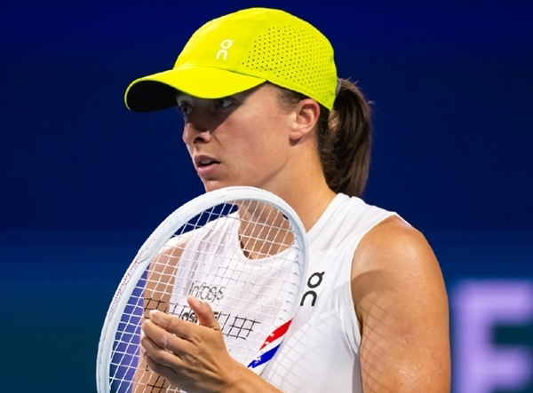 女子网坛爆出大冷门！WTA1000迈阿密站1/4决赛，世界第二、5届大满贯得主斯