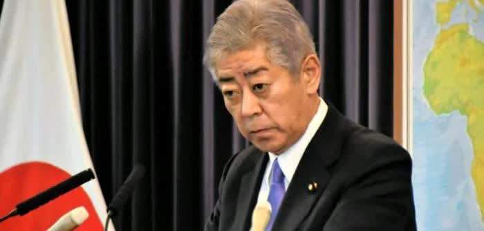 刚在吉隆坡和王毅握完手，转头就说日本对台立场不变。

去年底他来北京时亲口说
