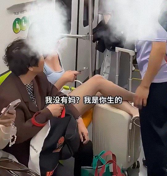 5月25日，上海地铁2号线内，一男一女两名乘客在乘坐地铁过程中发生激烈争吵，期间