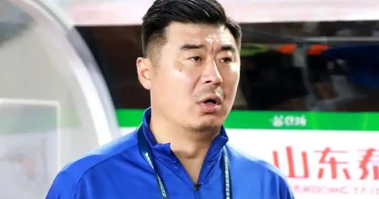 泰山队兵发大连！副总宿茂臻和教练组长韩鹏一起带队一起扛。

暂时送走了崔康熙