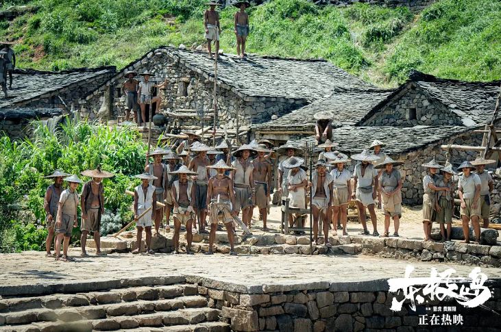 人民网点评《东极岛》，称其“彰显中华民族精神”！
很多人可能并不知道，《东极岛》