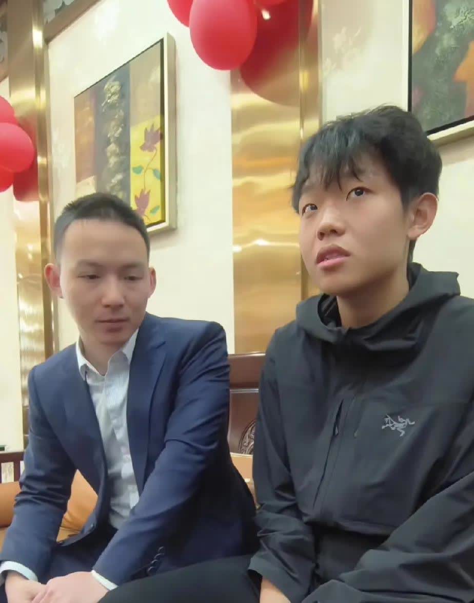 姜甲儒回归自己的家庭，过上了幸福的生活。他的爸爸妈妈都有自己的生意，这么多年来，