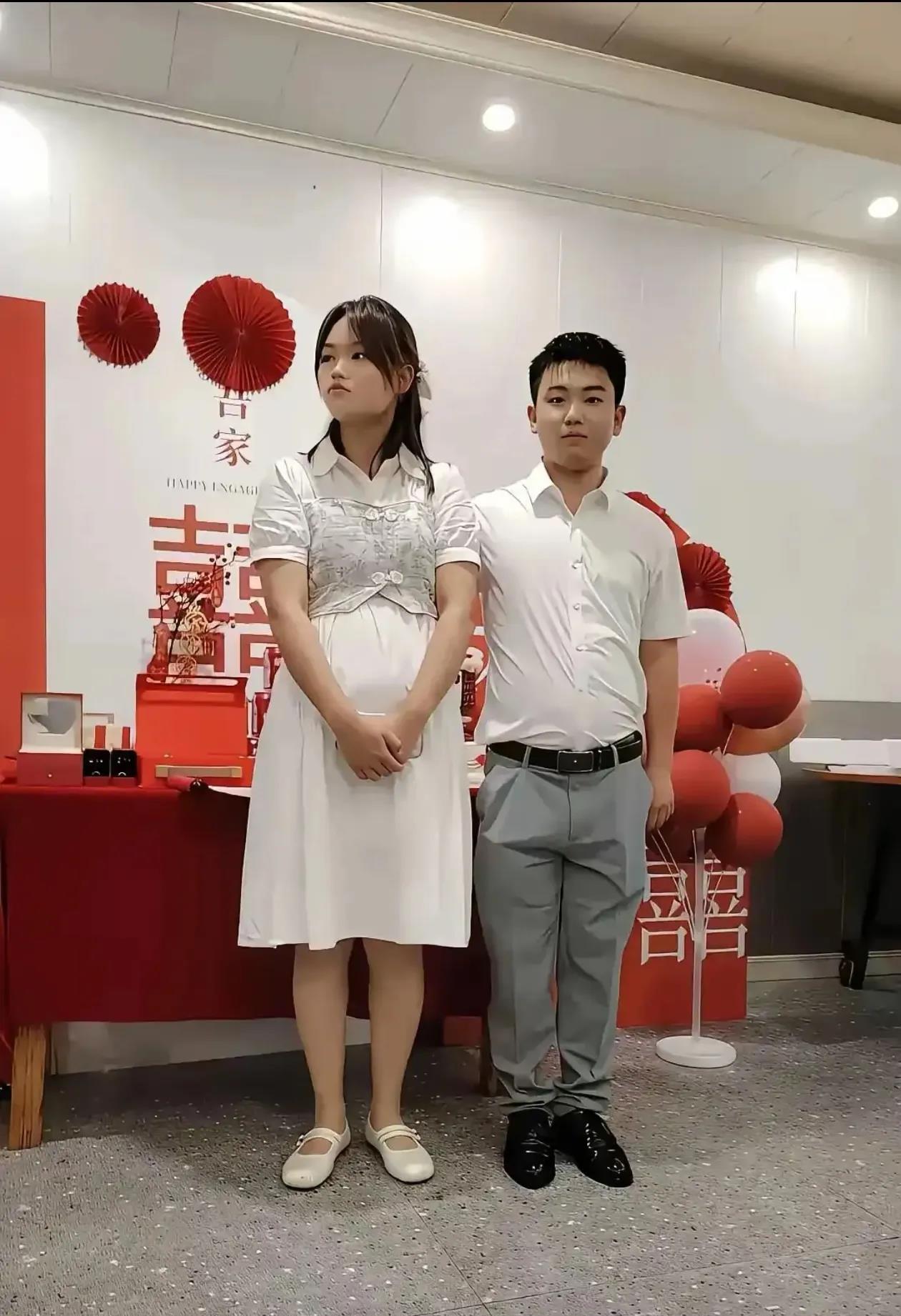 怎么感觉新娘子好像不太高兴？