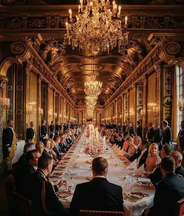 英国是个神奇的国家，八任首相都健在，这说明什么？
不是英国人的伙食有多好，而是